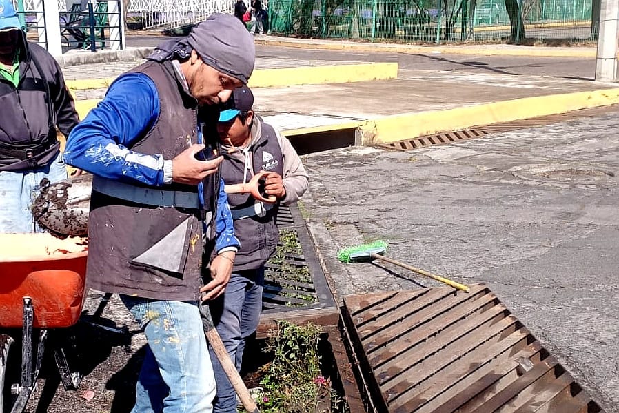 Refuerza Ayuntamiento de Tlaxcala prevención ante lluvias con limpieza de rejillas pluviales